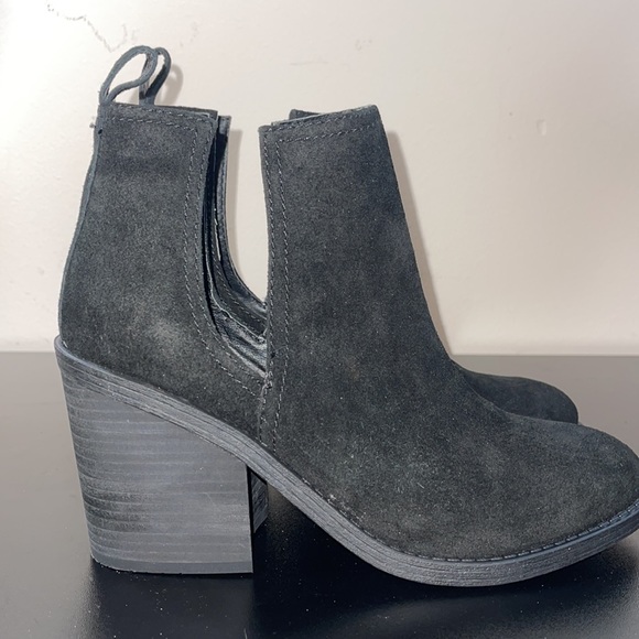 NIB $129R. Steve Madden Sharini Black Suede Bootie. Size 9 - Picture 10 of 15